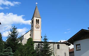 Blick zur Pfarrkirche in Schleis